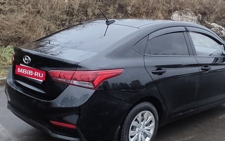 Hyundai Solaris II рестайлинг, 2017 год, 1 000 000 рублей, 4 фотография