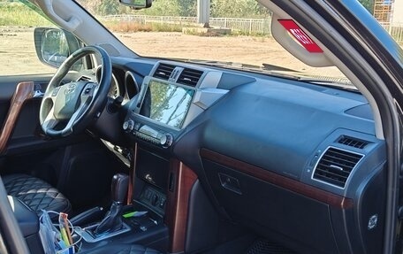 Toyota Land Cruiser Prado 150 рестайлинг 2, 2015 год, 3 700 000 рублей, 4 фотография