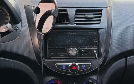 Hyundai Solaris II рестайлинг, 2011 год, 700 000 рублей, 8 фотография