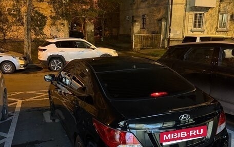 Hyundai Solaris II рестайлинг, 2011 год, 700 000 рублей, 3 фотография