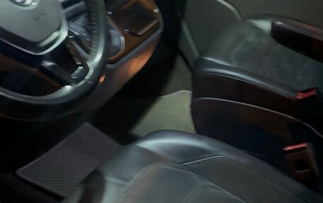 Volkswagen Multivan T6 рестайлинг, 2019 год, 7 150 000 рублей, 12 фотография