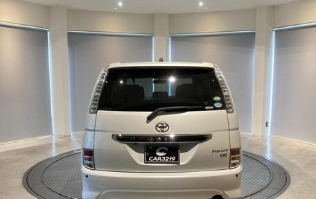 Toyota ISis I, 2017 год, 1 250 000 рублей, 3 фотография