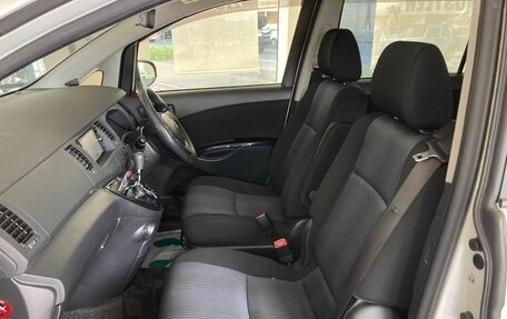 Toyota ISis I, 2017 год, 1 250 000 рублей, 14 фотография