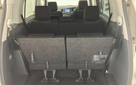 Toyota ISis I, 2017 год, 1 250 000 рублей, 15 фотография