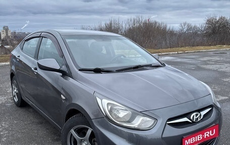 Hyundai Solaris II рестайлинг, 2011 год, 535 000 рублей, 1 фотография