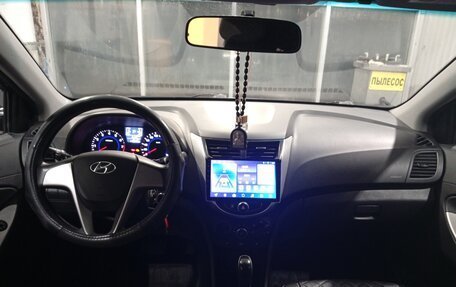 Hyundai Solaris II рестайлинг, 2015 год, 1 175 000 рублей, 9 фотография