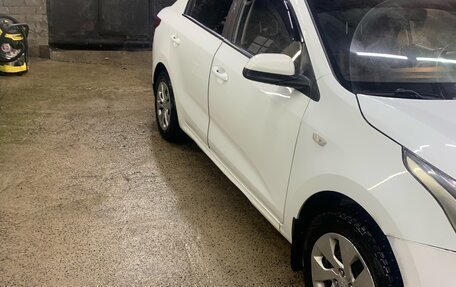 KIA Rio IV, 2018 год, 801 111 рублей, 4 фотография