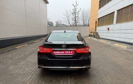 Toyota Camry, 2023 год, 3 950 000 рублей, 2 фотография