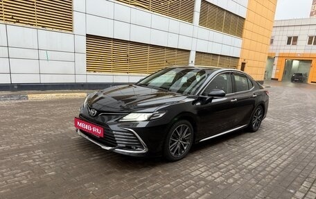 Toyota Camry, 2023 год, 3 950 000 рублей, 4 фотография