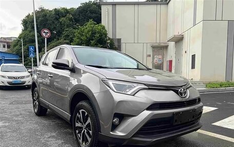 Toyota RAV4, 2019 год, 2 270 000 рублей, 3 фотография