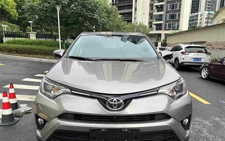Toyota RAV4, 2019 год, 2 270 000 рублей, 2 фотография