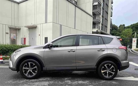 Toyota RAV4, 2019 год, 2 270 000 рублей, 6 фотография