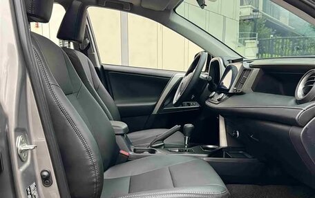 Toyota RAV4, 2019 год, 2 270 000 рублей, 10 фотография