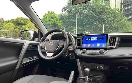 Toyota RAV4, 2019 год, 2 270 000 рублей, 12 фотография