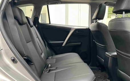 Toyota RAV4, 2019 год, 2 270 000 рублей, 11 фотография