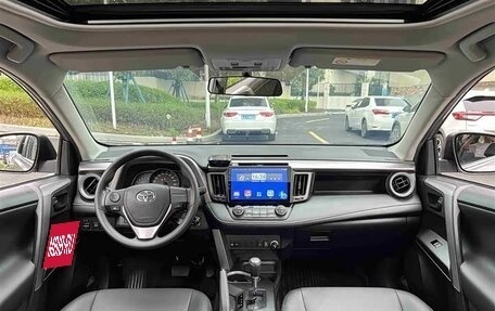 Toyota RAV4, 2019 год, 2 270 000 рублей, 13 фотография