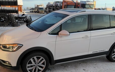 Volkswagen Touran III, 2020 год, 2 400 000 рублей, 5 фотография