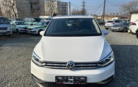 Volkswagen Touran III, 2020 год, 2 400 000 рублей, 4 фотография