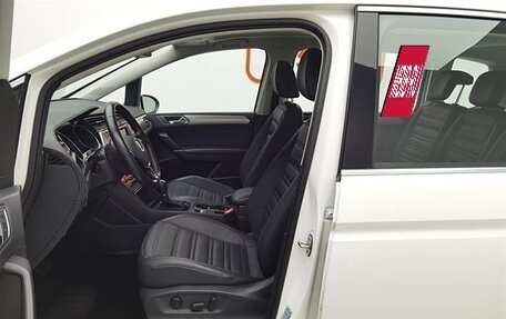 Volkswagen Touran III, 2020 год, 2 400 000 рублей, 10 фотография