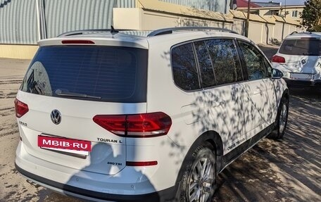 Volkswagen Touran III, 2020 год, 2 400 000 рублей, 3 фотография