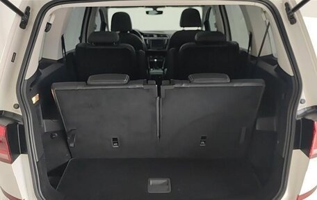 Volkswagen Touran III, 2020 год, 2 400 000 рублей, 15 фотография