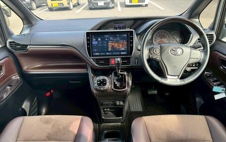 Toyota Esquire I, 2021 год, 1 900 000 рублей, 6 фотография