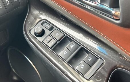 Toyota Harrier, 2020 год, 2 590 000 рублей, 26 фотография