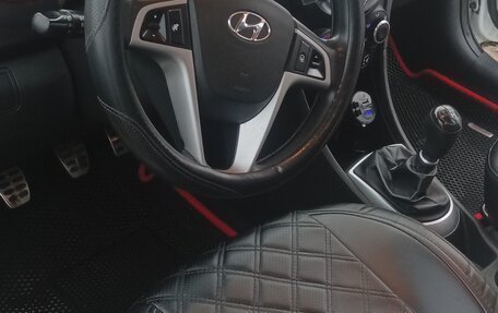 Hyundai Solaris II рестайлинг, 2013 год, 700 000 рублей, 4 фотография