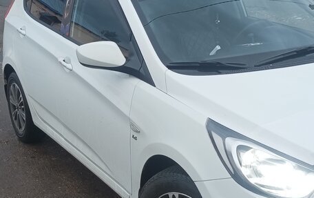 Hyundai Solaris II рестайлинг, 2013 год, 700 000 рублей, 2 фотография