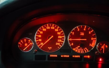 BMW 5 серия, 2003 год, 998 000 рублей, 14 фотография