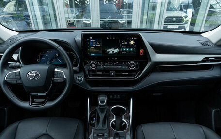 Toyota Highlander, 2025 год, 6 590 000 рублей, 30 фотография