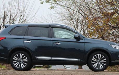 Mitsubishi Outlander III рестайлинг 3, 2019 год, 2 690 000 рублей, 3 фотография