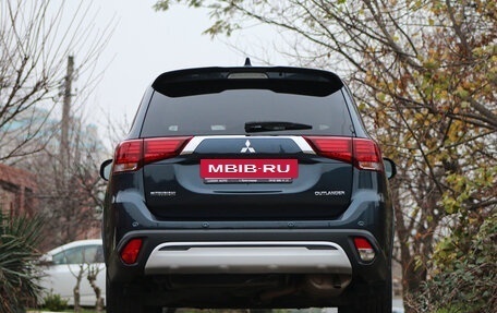 Mitsubishi Outlander III рестайлинг 3, 2019 год, 2 690 000 рублей, 4 фотография