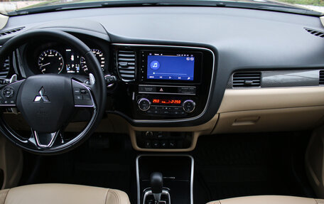 Mitsubishi Outlander III рестайлинг 3, 2019 год, 2 690 000 рублей, 6 фотография