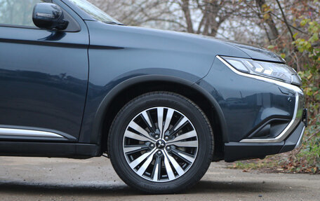 Mitsubishi Outlander III рестайлинг 3, 2019 год, 2 690 000 рублей, 18 фотография