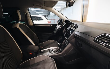 Volkswagen Tiguan II, 2019 год, 2 650 000 рублей, 18 фотография