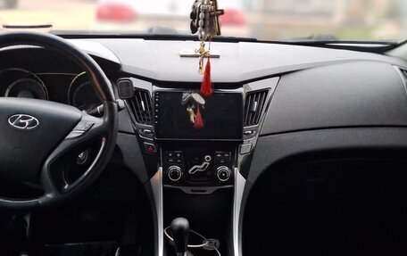 Hyundai Sonata VI, 2011 год, 765 000 рублей, 4 фотография