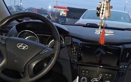 Hyundai Sonata VI, 2011 год, 765 000 рублей, 5 фотография