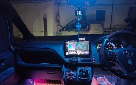 Toyota Voxy III, 2015 год, 1 900 000 рублей, 5 фотография