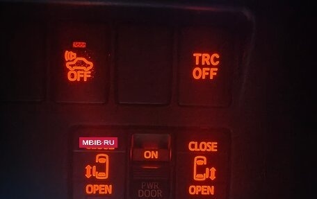 Toyota Voxy III, 2015 год, 1 900 000 рублей, 8 фотография