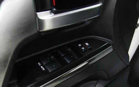 Toyota Land Cruiser 200, 2015 год, 4 498 800 рублей, 30 фотография