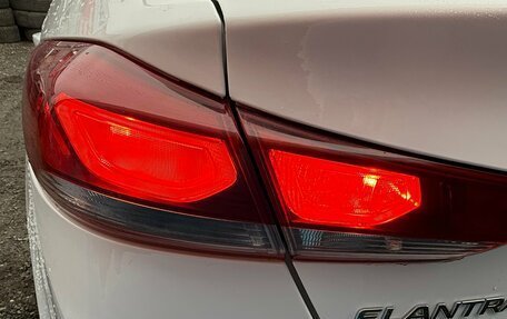 Hyundai Elantra VI рестайлинг, 2016 год, 1 100 000 рублей, 10 фотография