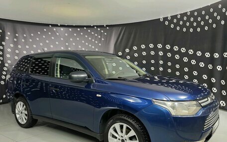 Mitsubishi Outlander III рестайлинг 3, 2014 год, 1 260 000 рублей, 3 фотография