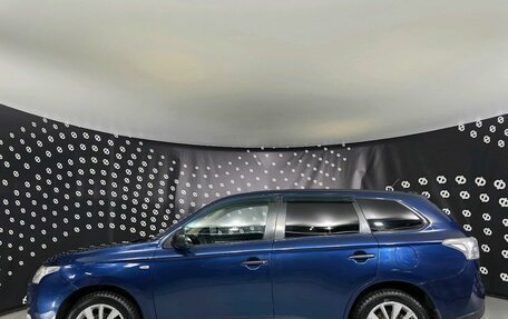 Mitsubishi Outlander III рестайлинг 3, 2014 год, 1 260 000 рублей, 8 фотография