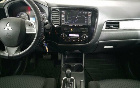 Mitsubishi Outlander III рестайлинг 3, 2014 год, 1 260 000 рублей, 22 фотография