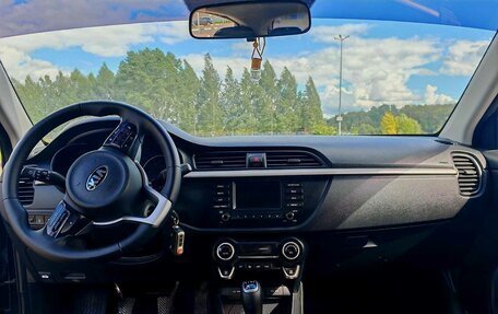 KIA Rio IV, 2018 год, 1 380 000 рублей, 5 фотография