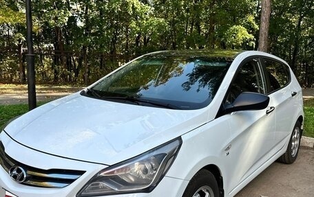 Hyundai Solaris II рестайлинг, 2015 год, 949 000 рублей, 2 фотография