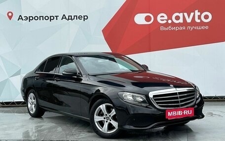 Mercedes-Benz E-Класс, 2018 год, 2 350 000 рублей, 3 фотография