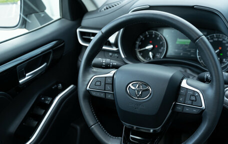 Toyota Highlander, 2025 год, 6 590 000 рублей, 30 фотография