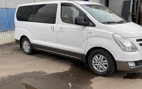 Hyundai H-1 II рестайлинг, 2016 год, 2 100 000 рублей, 2 фотография